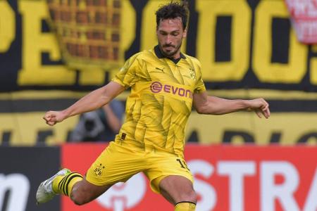 Mats Hummels - Note: 1,5 - Las das Spiel mit all seiner Routine und gewann letztlich knapp 90 Prozent seiner Zweikämpfe. Nahm Mbappé zeitweise in Manndeckung, grätschte den Superstar zweimal sensationell ab. Hatte in manchen Szenen dann das Glück das Tüchtigen.