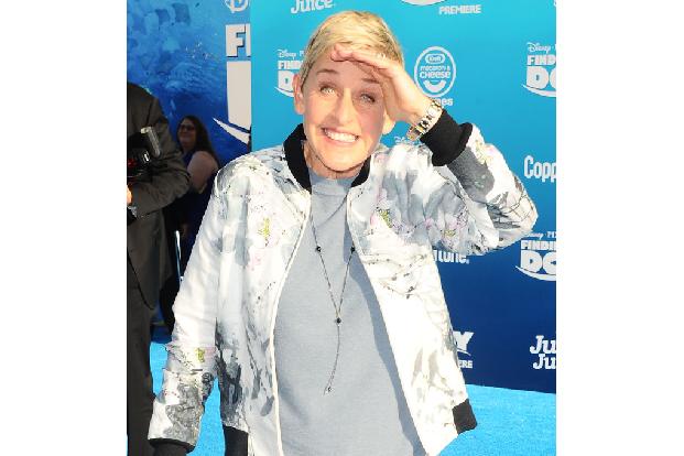 Ellen DeGeneres war schon früh Veganerin geworden — den Tieren zuliebe. Während ihre Ernährung nach wie vor in erster Linie fleischlos ist, gönnt sich die Moderatorin heutzutage allerdings manchmal ei ...