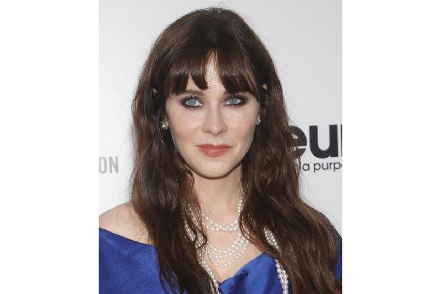 Auch Zooey Deschanel stellte ihre Ernährung aus ethischen Gründen vorübergehend auf vegan um. Es waren praktische Gründe, die sie schließlich wieder zu Tierprodukten trieben, denn sie leidet unter vie ...