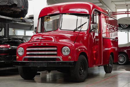 Porsche Museumslager Opel Blitz Renntransporter