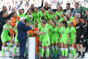 Steinmeier überreicht DFB-Pokal der Frauen
