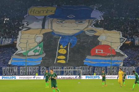 Bundesliga: Hamburger SV - Werder Bremen - Vor dem Derby gegen Werder Bremen rücken die HSV-Fans Kultfigur Hans Hummel in den Mittelpunkt ihrer Choreo. Erzrivale Werder wird als 'Schiet' aus der Stadt geworfen.
