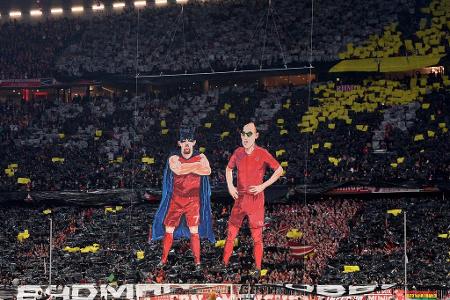 DFB Pokal: Bayern - BVB - Vor dem Pokalhalbfinale 2014/2015 setzen die Anhänger des FC Bayern diesen kleinen Seitenhieb in Richtung des Gegners aus Dortmund. Zuvor sorgten die Borussen Reus und Aubameyang mit einem Batman-und-Robin-Jubel für Aufsehen. Hier Karikiert durch Ribéry und Robben.