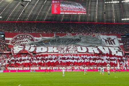 Bundesliga: FC Bayern - Borussia Mönchengladbach - Am 4. Spieltag der Saison 2022/23 feiert sich die Südkurve des FC Bayern selbst. 50 Jahre besteht die Heimat der Münchner Anhänger nun schon, beginnend 1972 im Olympiastadion, mittlerweile in der Allianz Arena.