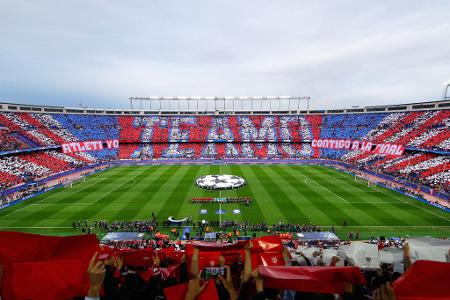 Champions League: Atlético - FC Bayern - Farbenfroh und äußerst beeindruckend ist die Choreo der Atlétic-Fans vor dem Champions-League-Halbfinale.
