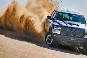 Mächtiger Offroad-Truck mit traurigem Detail