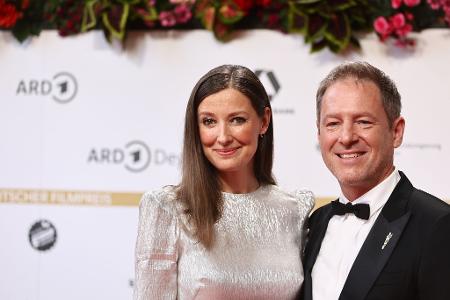 Die Präsidenten der Deutschen Filmakademie: Schauspielerin Alexandra Maria Lara und Regisseur Florian Gallenberger gemeinsam vor der Verleihung auf dem roten Teppich.