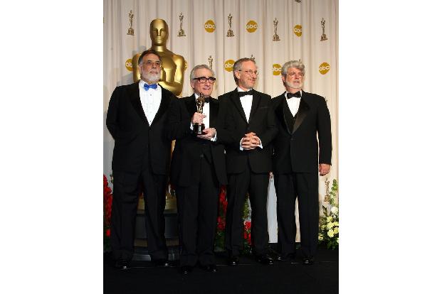 Dennoch sind sich alle einig: George Lucas gehört zur ersten Garde in Hollywood. Hier ist er mit seinen Kollegen Francis Ford Coppola, Martin Scorsese und Steven Spielberg bei der Oscarverleihung 2007 zu sehen: Vier Regie-Legenden auf einen Streich!