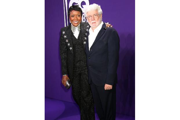 Der Filmemacher ist seit 2013 in zweiter Ehe mit Mellody Hobson verheiratet, der ehemaligen Vorstandsvorsitzenden von DreamWorks, aktuell Vorsitzende von Starbucks.