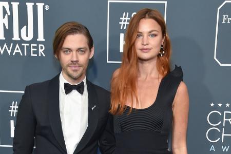 Tom Payne und Jennifer Akerman