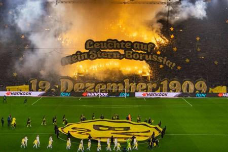 Bundesliga: Borussia Dortmund - Mainz 05 - Zum 114-jährigen Vereinsjubiläum haben sich die BVB-Fans etwas ganz Besonderes einfallen lassen und die Südtribüne im Dezember 2023 mit einer leuchtenden Choreo geschmückt.