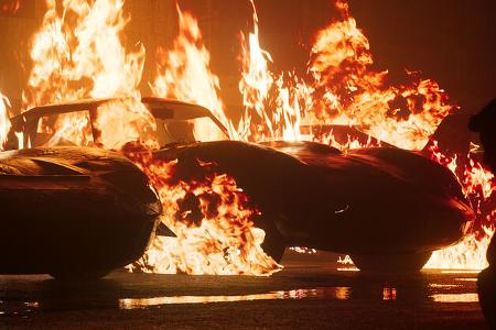 Sportwagen Feuer Flammen Rendering Dizzy Viper
