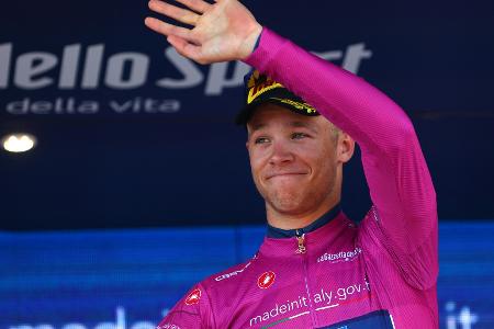 Giro: Topsprinter Milan spurtet zum nächsten Sieg Giro: Topsprinter Milan spurtet zum nächsten Sieg