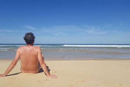 mann am strand