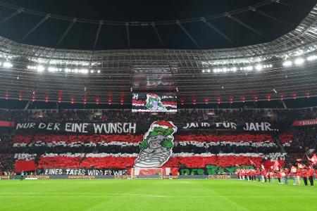 Bundesliga: Bayer Leverkusen - Eintracht Frankfurt - Zum Weihnachtsfest haben die Fans von Bayer Leverkusen nur einen Wunsch: Endlich soll die Meisterschale her. Die Chancen dafür standen wohl selten besser als nach der Hinrunde der Saison 2023/24.