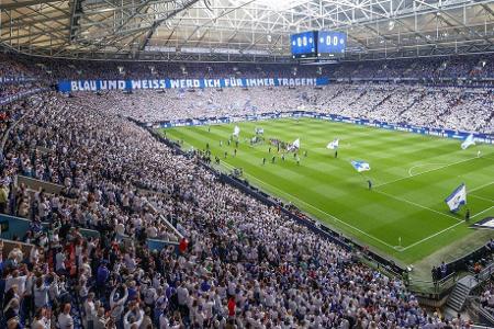 Bundesliga: FC Schalke 04 - Eintracht Frankfurt - Die Arena auf Schalke ist am vorletzten Bundesliga-Spieltag der Saison 22/23 ganz in Blau und Weiß gehüllt. Die S04-Fans hatten im Vorfeld einen Aufruf gestartet, dem Tausende gefolgt sind.
