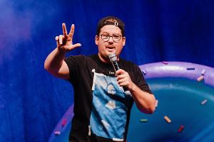 Chris Tall sitzt bei "The Masked Singer"-Finale im Rateteam