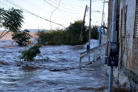 In Vila dos Sargentos in Brasilien seien mehr als 157.000 Menschen von den Überschwemmungen betroffen - 39.000 Gebäude seien zudem beschädigt.