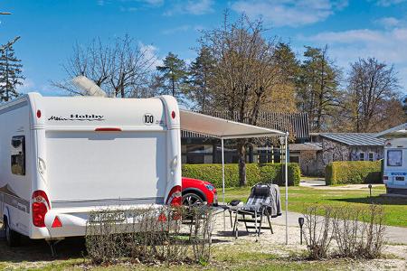 Caravan, Vorzelt, gutes Wetter, Campingstuhl