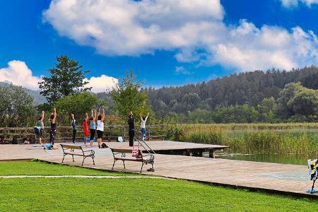 Yoga, Freizeitaktivität, Steg, Seeufer, gutes Wetter