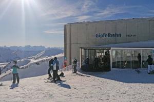 Vom Wohnwagen direkt auf die Skipiste