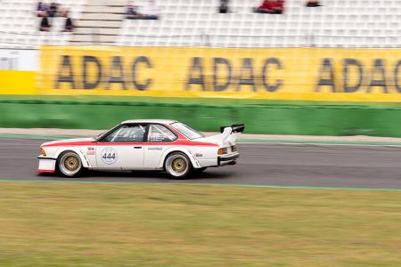 BMW 635 CSi DTM auf Rennstrecke