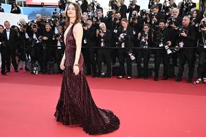Emma Stone strahlt bei "Kinds of Kindness"-Premiere in Cannes
