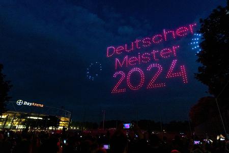 600 helle Lichter: Drohnenshow für Meister Leverkusen
