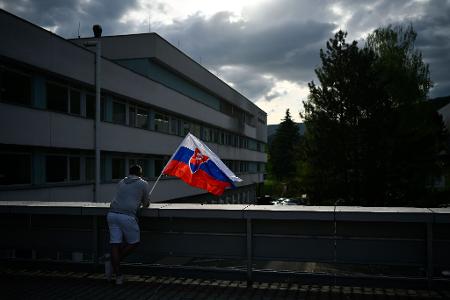 Das Attentat auf den slowakischen Ministerpräsidenten Robert Fico hatte nach Einschätzung der Regierung ein 
