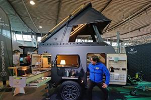 Nachhaltiger Mini-Wohnwagen jetzt mit Aufstelldach