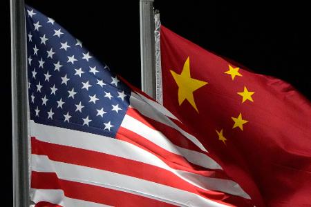 China hat Sanktionen gegen drei US-Rüstungskonzerne angekündigt.