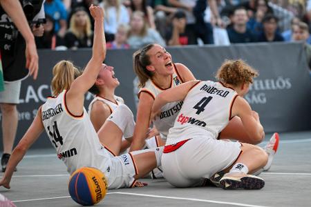 Die deutschen Basketballerinnen haben sich im 3x3 für die Olympischen Spiele in Paris qualifiziert. Svenja Brunckhorst, Sonja Greinacher, Marie Reichert und Luana Rodefeld gewannen im Halbfinale mit 19:17 gegen Ungarn und sichern sich damit das Olympia-Ticket.