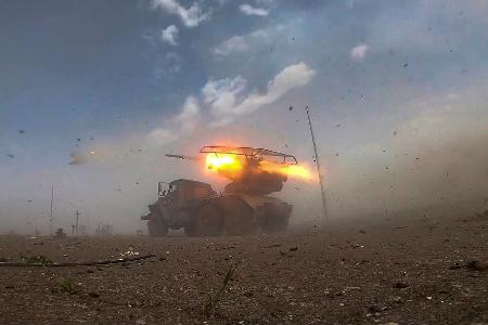 Bilder des Krieges: Der selbstfahrende Mehrfachraketenwerfer BM-21 