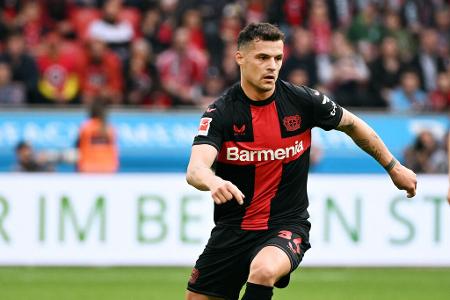 Granit Xhaka - Note: 5,0 - Wurde systematisch vom Gegner zugestellt und bekam über weite Strecken keinen Fuß auf den Rasen. Kam nicht im Ansatz an seine übliche Passquote heran. Vor dem zweiten Gegentor zudem komplett körperlos gegen Lookman.