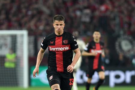 Adam Hlozek (ab 68.) - Note: 3,5 - Hinterließ im Raum hinter den Spitzen einen aktiveren Eindruck als Grimaldo zuvor. Traute sich am Ball durchaus etwas zu. Setzte die letzte Chance des Spiel schließlich nur knapp am Tor vorbei.