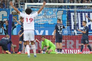 Slapstick und Tzolis: Fortuna nach Sieg in Bochum vor Bundesliga-Aufstieg