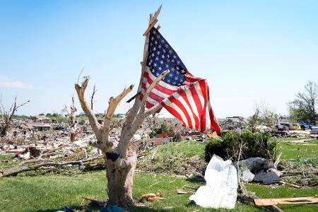Verwüstet: Tornados haben im US-Bundesstaat Iowa mindestens fünf Menschen getötet. Vier von ihnen starben allein in der Kleinstadt Greenfield.