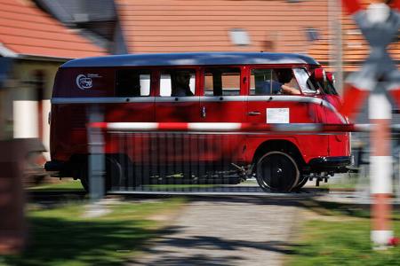 VW T1 Kombi (1955) Klv-20 Schienen-Bulli Bahnübergang