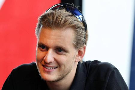 Mick Schumacher zu Alpine? - Spült Mick Schumachers Teilnahme an der Langstrecken-Weltmeisterschaft WEC, wo er in diesem Jahr regelmäßig im Alpine-Outfit zu sehen ist, den Deutschen zurück in die Formel 1? Seit Längerem halten sich Gerüchte, dass er Kandidat beim wankenden F1-Team von Alpine ist, wo ein Umbruch ansteht. Auch Williams wurde als mögliches Ziel genannt, ist laut 'formel1.de' aber unrealistisch.
