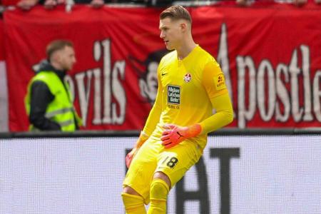 1. FC Kaiserslautern - TOR: Julian Krahl - Note: 3,0 - Hielt, was er konnte und zeigte gerade gegen Wirtz (15., 89.) und Adli (55.) tollen Paraden. Konnte beim Traumtor von Xhaka überhaupt nichts machen. Bei seinen langen Bällen fehlte allerdings oft die Präzision.
