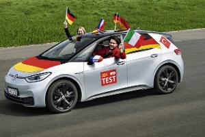 Mit Spiegelsocken und Dachflossen zur EM 2024