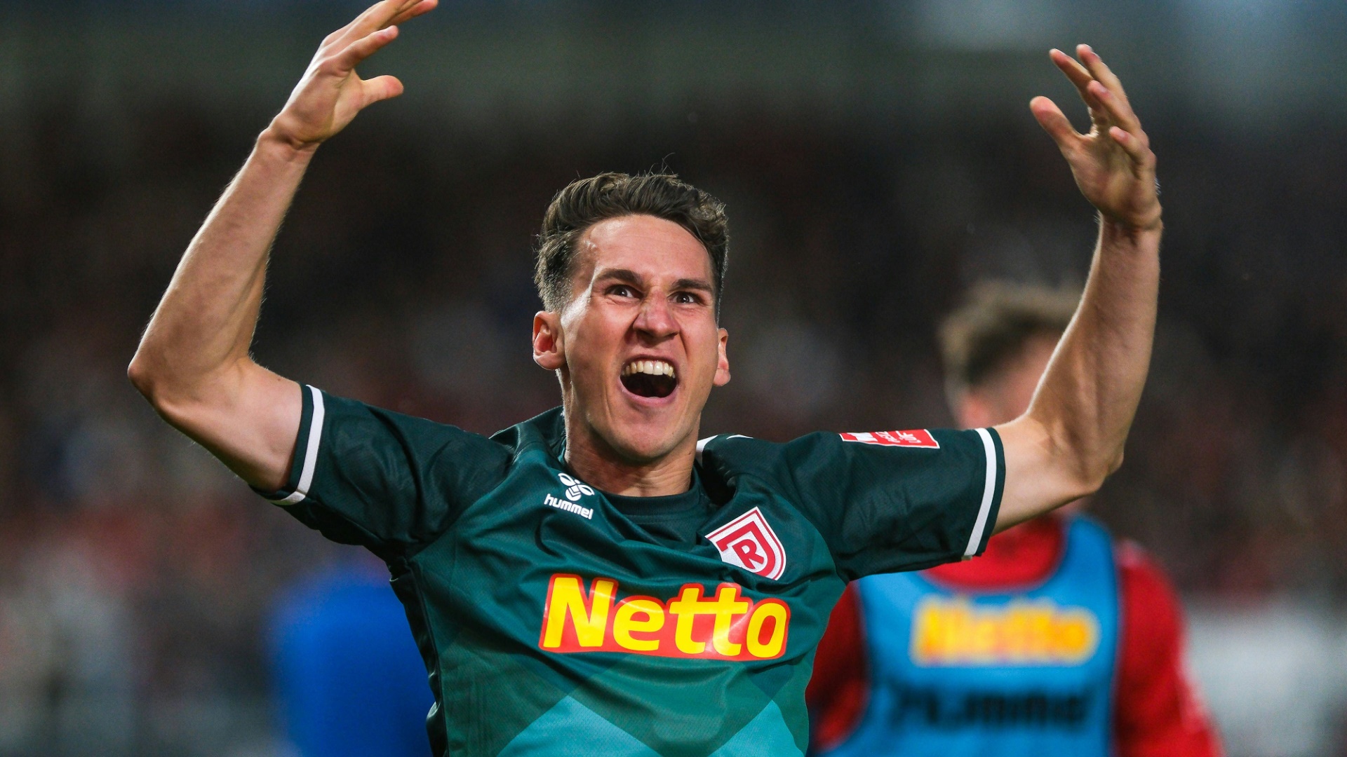 Relegation Regensburg steigt in die 2. Liga auf