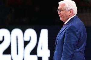 Bundespräsident Steinmeier besucht DFB-Auswahl