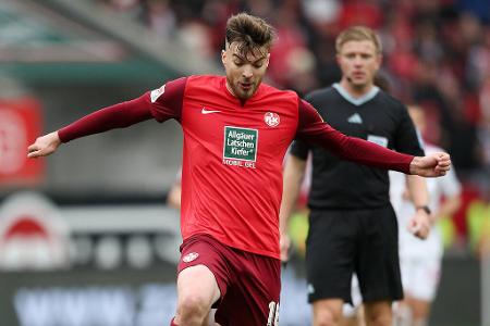 ANGRIFF: Daniel Hanslik (bis 45.) - Note: 3,0 - Prüfte Hradecky in der Anfangsphase mit einem strammen Abschluss. Ackerte danach unermüdlich und konnte erstaunlich viele Duelle gewinnen. Die anfängliche Gefahr kam aber nicht noch einmal auf. Machte zur Pause Platz für Ache.