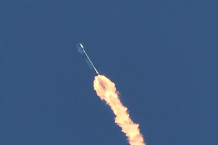 Eine Falcon-9-Rakete des US-Raumfahrtkonzerns SpaceX bringt den Erdbeobachtungssatelliten 