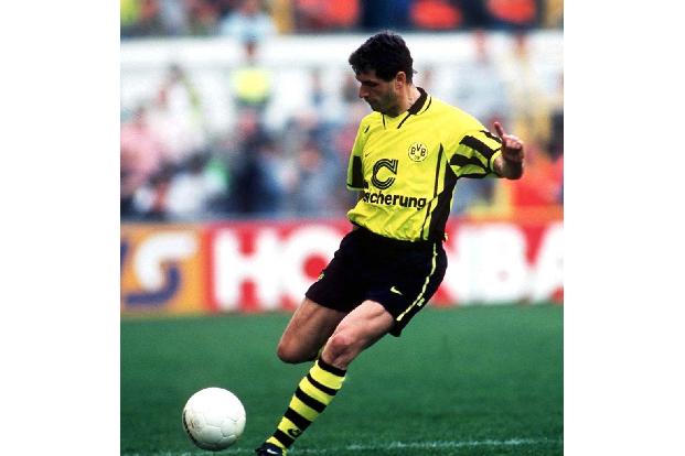 Michael Zorc - DAS BVB-Urgestein überhaupt. Nach seiner aktiven Spielerkarriere wechselte Michael Zorc 1998 direkt ins Management des BVB und wurde Sportdirektor. Diesen Posten übte er bis Saisonende 2022 aus und prägte Borussia Dortmund somit über 40 Jahre lang.