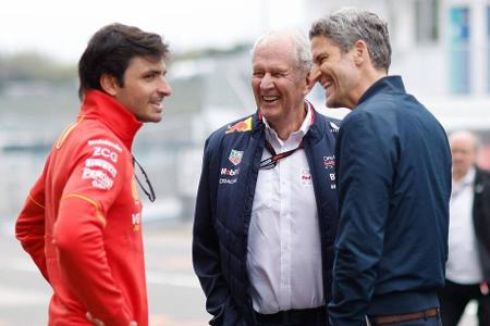 Carlos Sainz hat die Qual der Wahl - Gerüchte um den Noch-Ferrari-Piloten gibt es einige: Mercedes (offenes Hamilton-Cockpit), Red Bull (Pérez-Ersatz) und Sauber/Audi (als Hülkenberg-Kollege) wurden genannt. Heiß davon ist aber wohl nur der Poker mit Audi. 'Motorsport.com' brachte zudem jüngst Williams ins Spiel. Der Grund: Motorenpartner Mercedes hat wohl ein Top-Paket für 2026 parat.