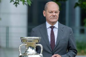 Scholz besucht DFB-Länderspiel gegen die Ukraine