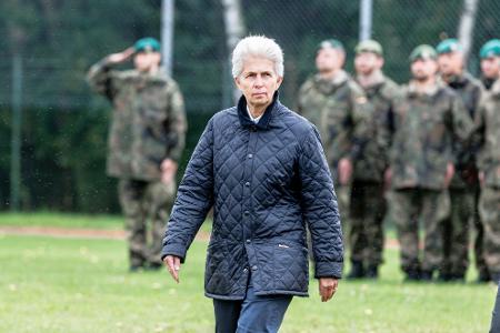 Strack-Zimmermann will 900.000 Reservisten aktivieren