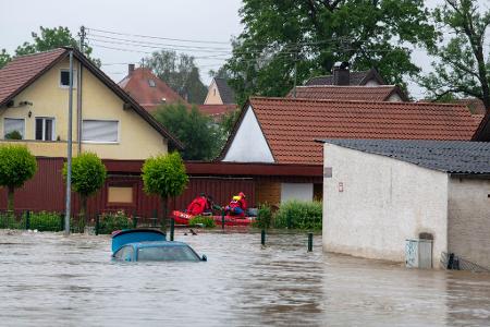 Dammbruch bei Augsburg - Evakuierung vorbereitet
